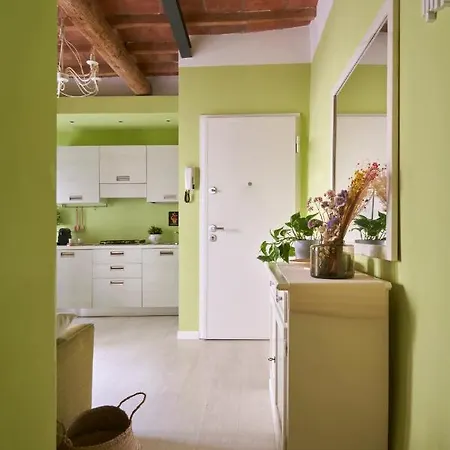Cozy 1-bedroom With Balcony In Historic Center Apartment Florence
