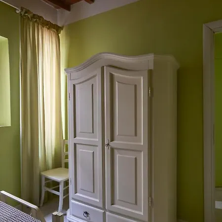 Cozy 1-bedroom With Balcony In Historic Center Διαμέρισμα